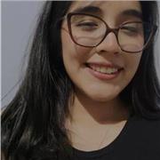 Tutora de inglés imparte clases a nicel primaria y secundaria